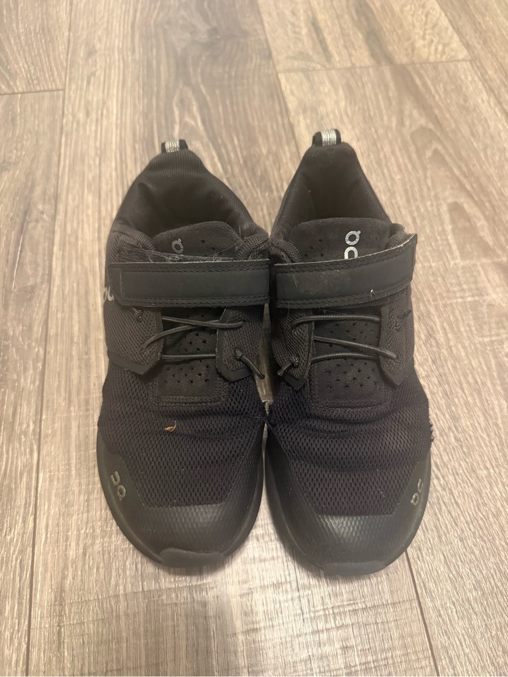 On Running Cloud Shoes Kids sz 2 Black trainers sneakers "On" Cloudshift
